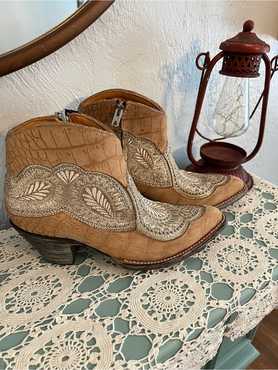 Old Gringo Shoes - Old Gringo Tan Croc-Embossed Western Ankle Boots with Cream Embroidery